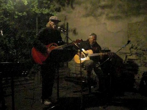 http://www.dumanbass.it/gestione/uploads/2012/10/Serata-cantautori.jpg